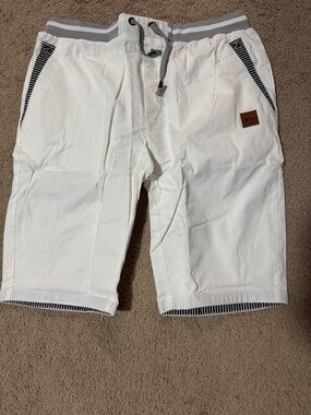 Men's White Drawstring Casual Shorts